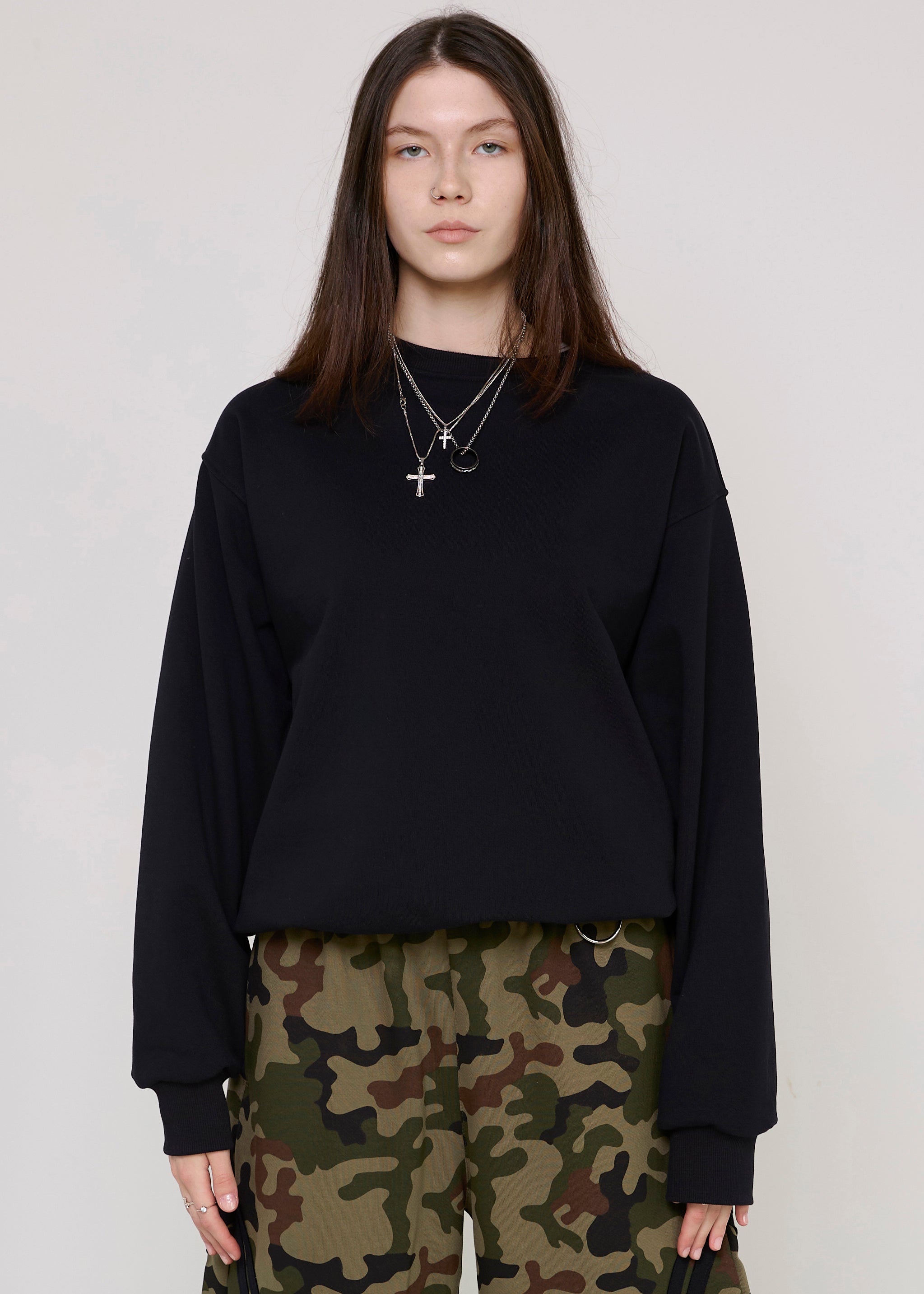 BASIC black crewneck